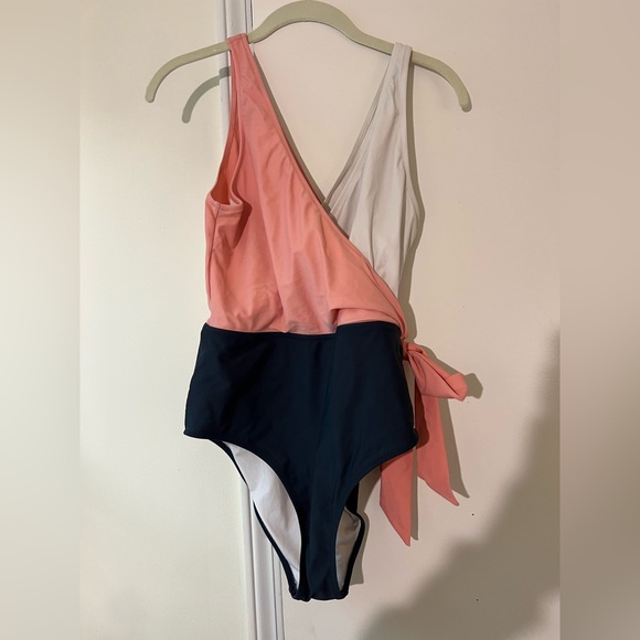 (L) cupshe one piece pink/white/navy - Picture 2 of 5